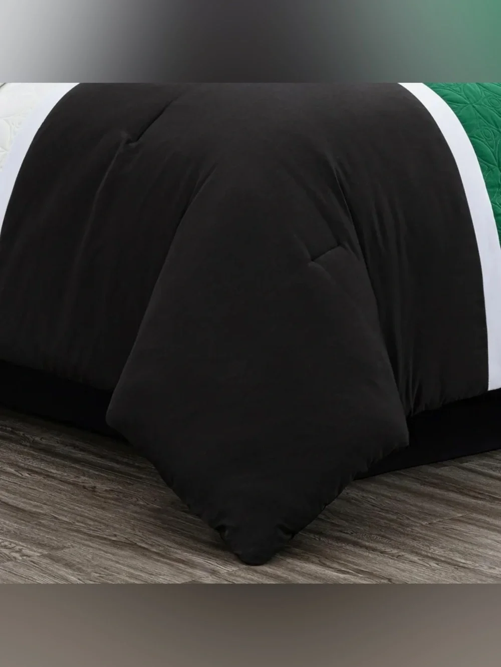 Green and Black Geometric Quilt 3 piece Queen Comforter Set